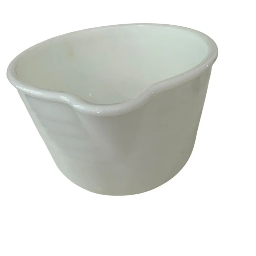 Pyrex General Mills Ribbed Mixing Bowl  4. 75 X 6 inches With Spout Kitschy MCM